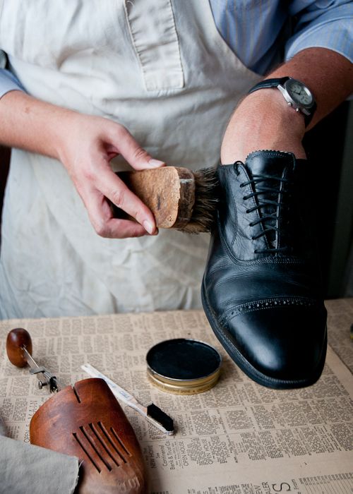 Shoes polising